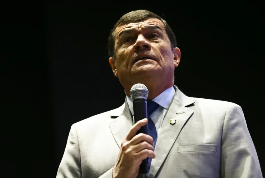 ex-ministro-da-defesa-atuou-para-demover-bolsonaro-de-iniciativas-golpistas2C-afirma-advogado