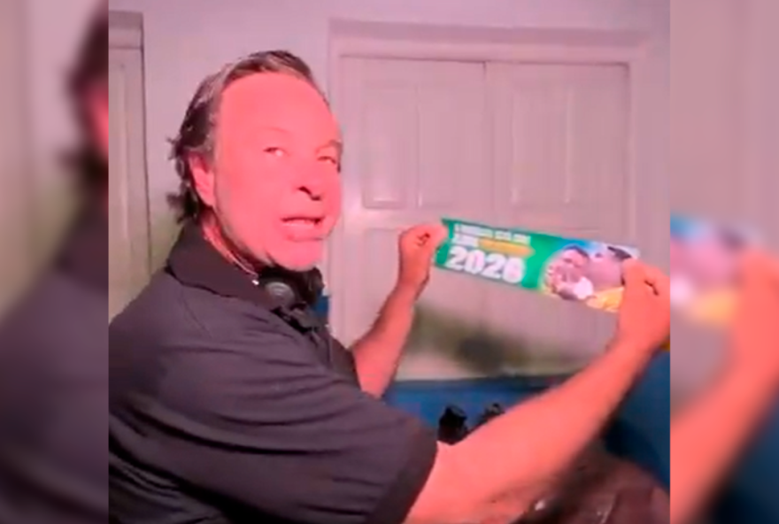 ex-ministro-de-bolsonaro-distribui-adesivos-flavio-2026-e-acusa-lula-de-antecipar-campanha ex-ministro-de-bolsonaro-distribui-adesivos-flavio-2026-e-acusa-lula-de-antecipar-campanha