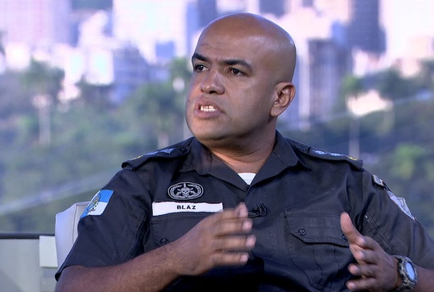 ex-porta-voz-da-pm-vira-reu-por-invasao-em-predio-no-flamengo3A-acao-22desastrosa22-para-suposta-caca-ao-traficante-peixao