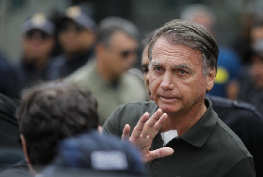 ex-presidente-bolsonaro-e-levado-ao-hospital-apos-se-sentir-mal-em-brasilia