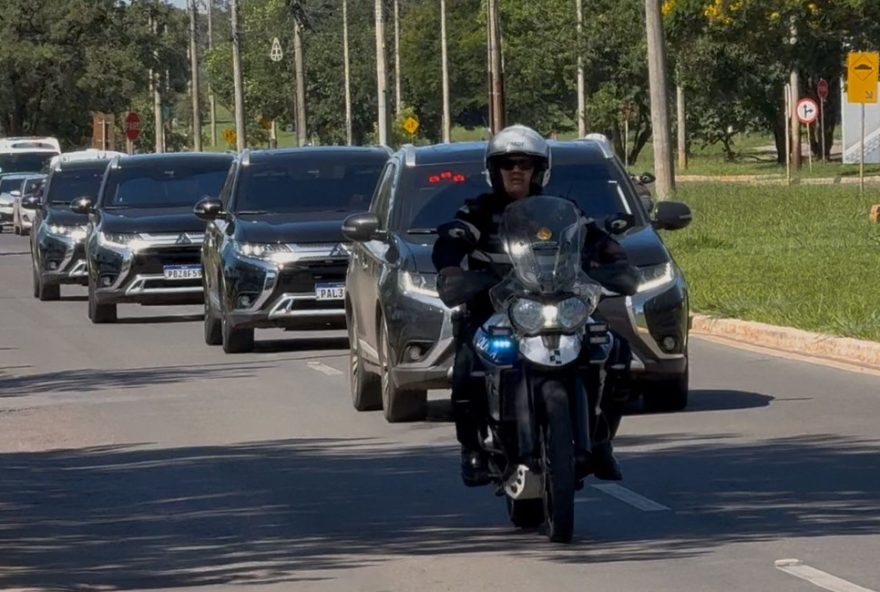 ex-presidente-bolsonaro-e-transferido-para-cirurgia-em-hospital-de-brasilia-com-esquema-de-seguranca-24-horas ex-presidente-bolsonaro-e-transferido-para-cirurgia-em-hospital-de-brasilia-com-esquema-de-seguranca-24-horas