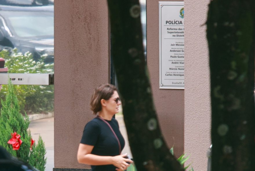 ex-presidente-bolsonaro-esta-preso-em-predio-com-placa-de-seu-nome