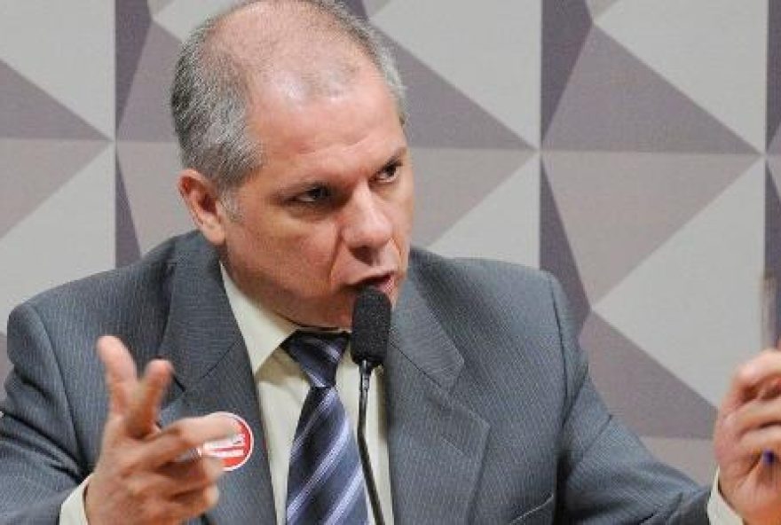 ex-presidente-do-inss-e-acusado-de-receber-propina-de-r24-4-milhoes2C-diz-pf ex-presidente-do-inss-e-acusado-de-receber-propina-de-r24-4-milhoes2C-diz-pf