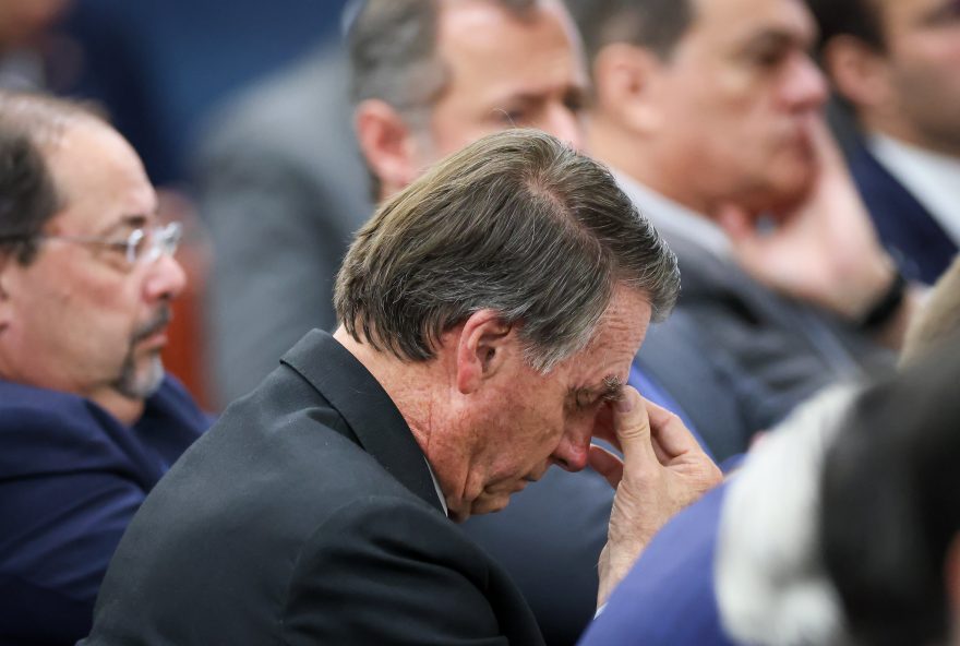 ex-presidente-jair-bolsonaro-mantem-ritual-de-desconfianca-mesmo-na-prisao