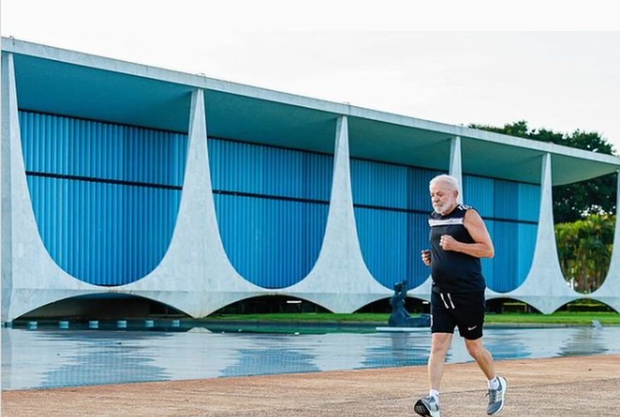 ex-presidente-lula-participa-de-corrida-em-comemoracao-aos-95-anos-do-mec