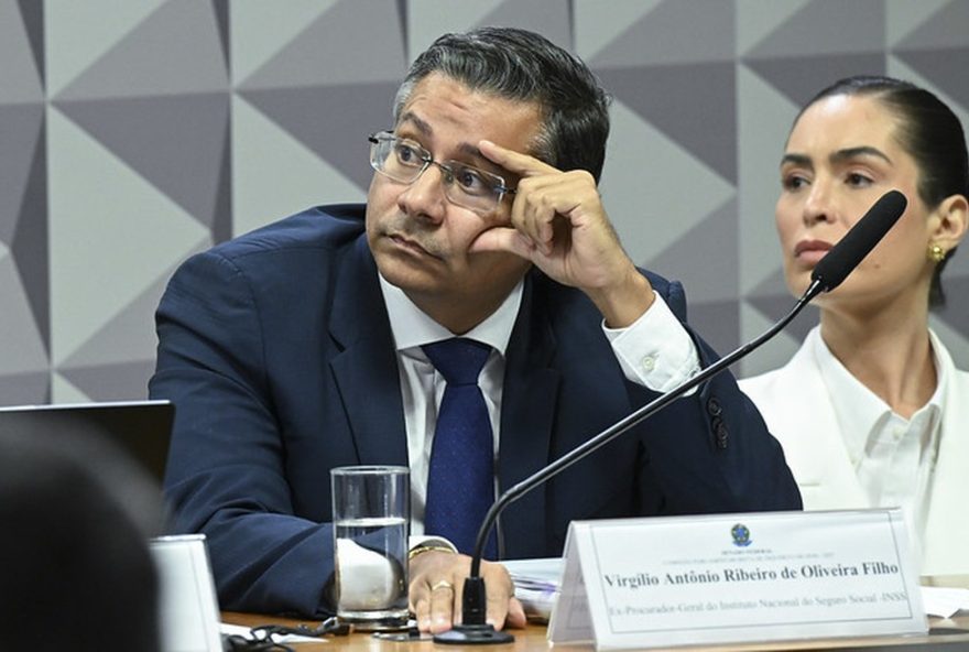 ex-procurador-do-inss-e-esposa-sao-presos-na-operacao-sem-desconto3A-detalhes-e-desdobramentos