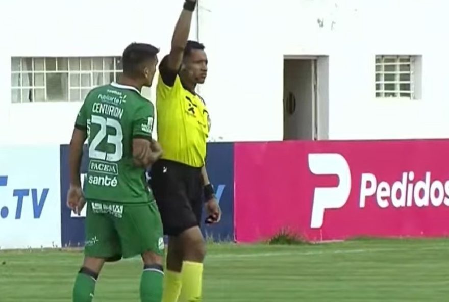 ex-sao-paulo-e-suspenso-por-seis-meses-por-agredir-arbitro-na-bolivia3A-saiba-detalhes-da-polemica