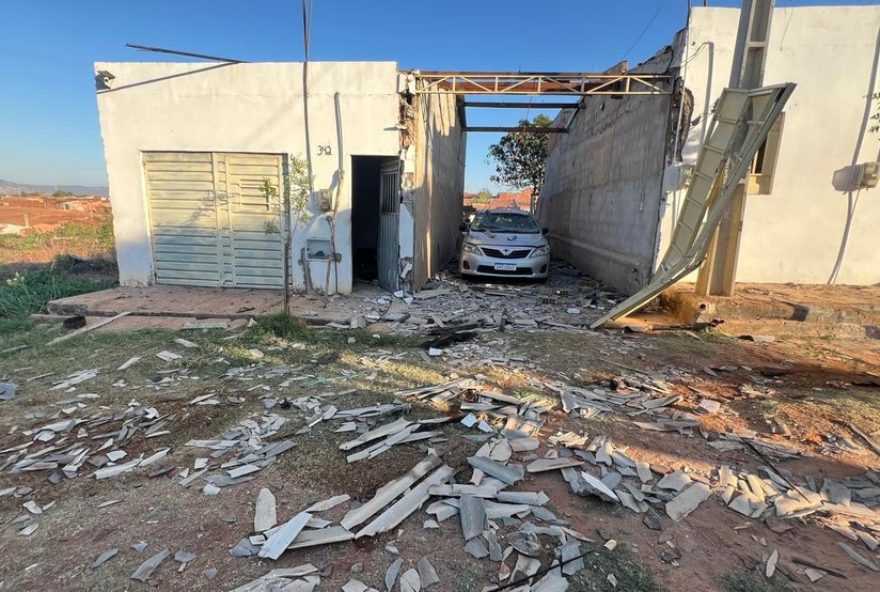 explosao-em-fabricas-de-fogos-em-juazeiro-do-norte-deixam-vitimas-e-morador-morto explosao-em-fabricas-de-fogos-em-juazeiro-do-norte-deixam-vitimas-e-morador-morto