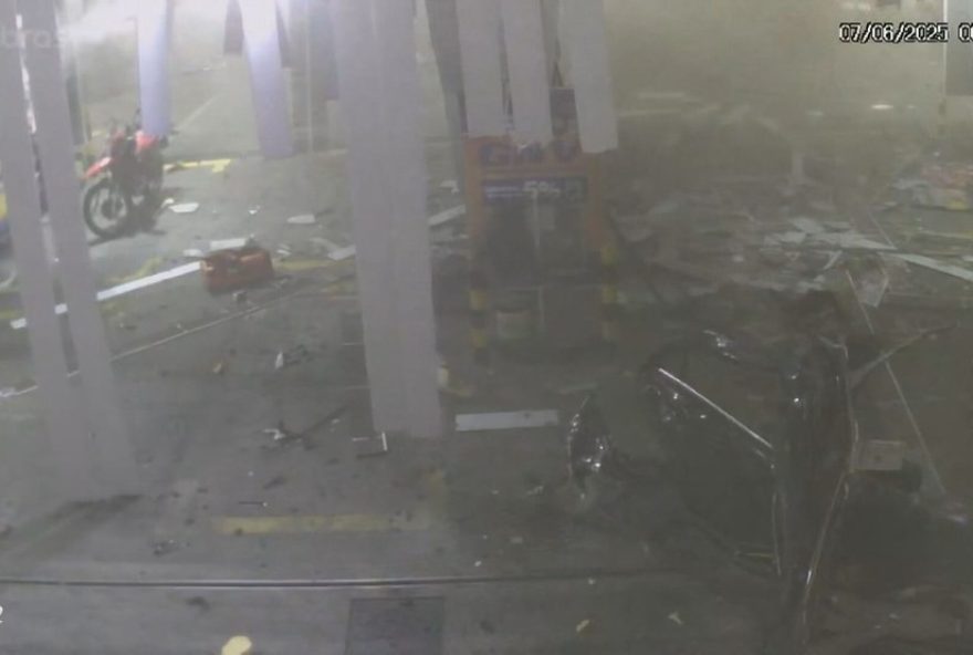 explosao-fatal-em-posto-de-combustiveis3A-frentista-falece-no-centro-do-rio.-medidas-de-seguranca-necessarias-para-evitar-acidentes