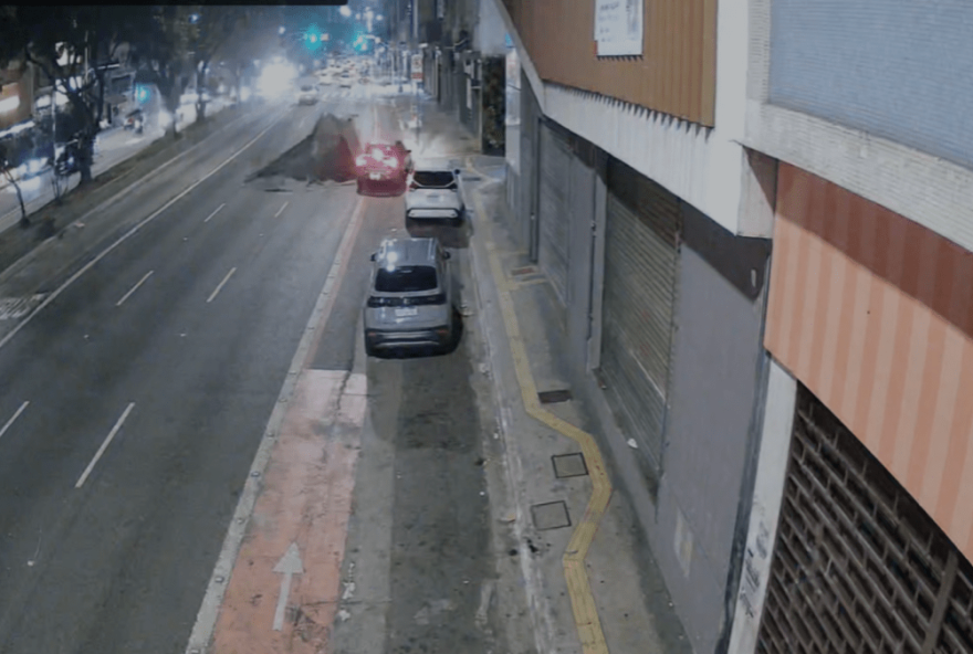 explosao-na-consolacao3A-enel-investiga-origem-de-gases-e-garante-seguranca-da-regiao explosao-na-consolacao3A-enel-investiga-origem-de-gases-e-garante-seguranca-da-regiao