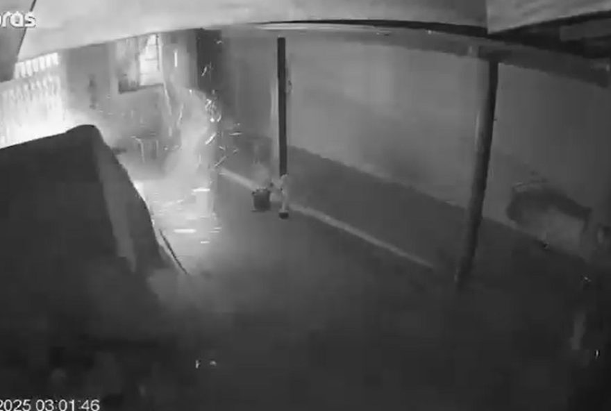 explosao-por-vazamento-de-gas-destroi-cozinha-em-joinville3A-moradora-ferida