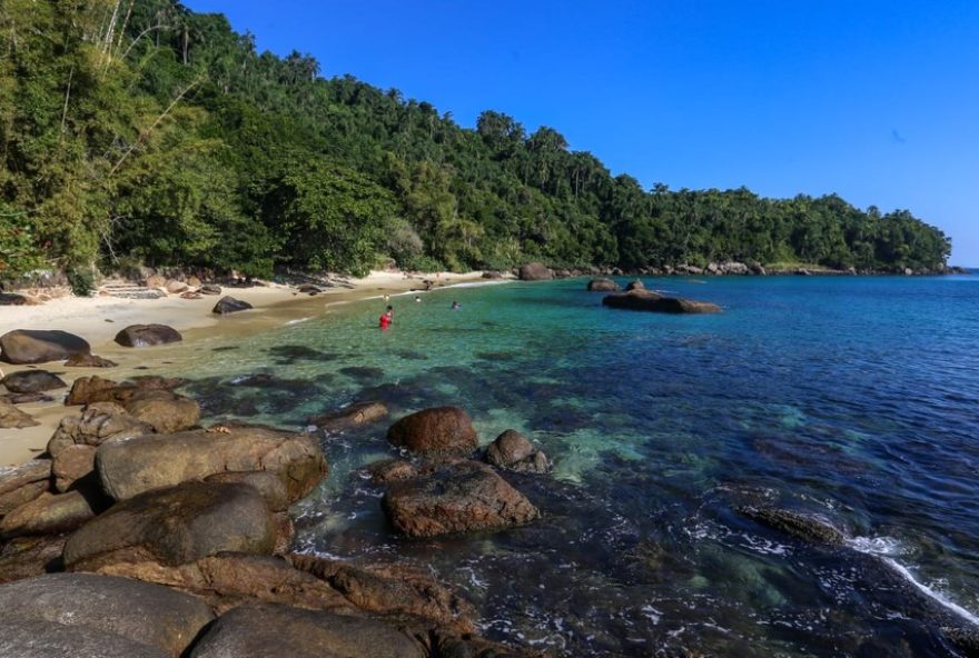 exposicao-fotografica-ubatuba2C-um-mar-de-praias-por-wendell-marques3A-beleza-natural-e-identidade-local-em-destaque-no-litoral-norte-de-sp