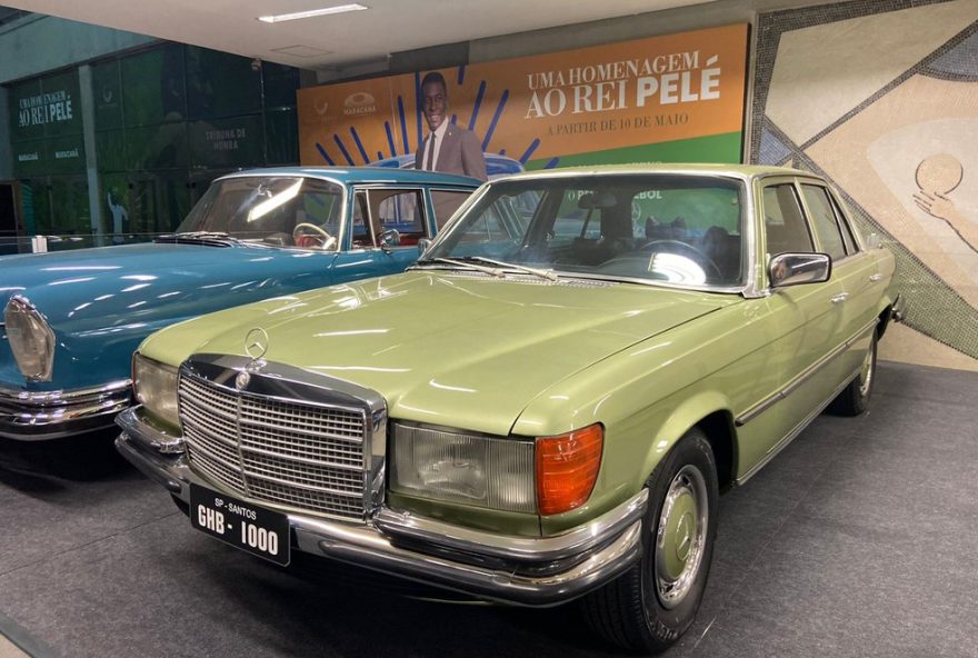 exposicao-unica-e-imersiva-de-pele-chega-ao-rio-com-carros-e-mobilia-de-barbearia