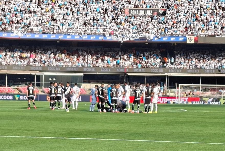 expulsao-polemica3A-pc-oliveira-critica-falta-de-hugo-moura-em-tiquinho-soares-no-jogo-santos-x-vasco-no-morumbi2C-sem-revisao-do-var.-confira-detalhes-no-de