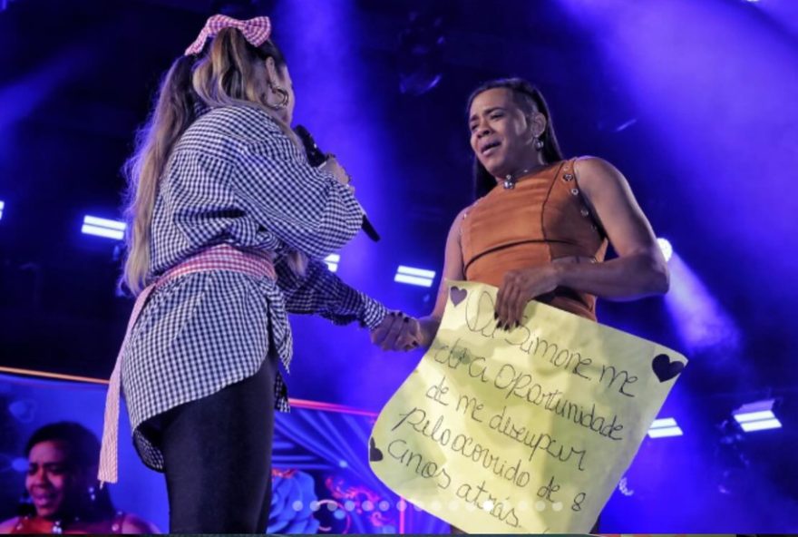 fa-que-derrubou-simaria-ha-8-anos-e-notada-por-simone-mendes-em-show-na-bahia3A-oportunidade-de-me-desculpar
