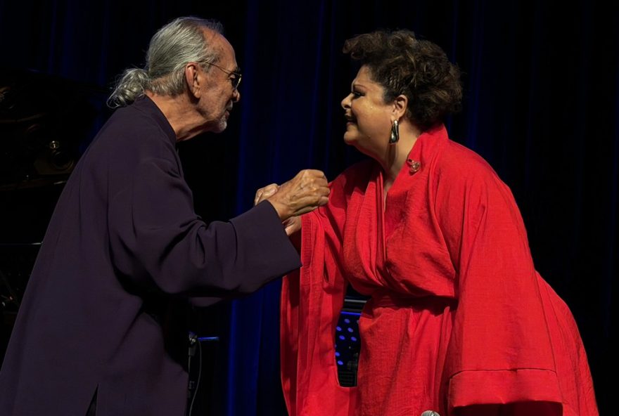 fabiana-cozza-e-gilson-peranzzetta-em-show-cores-de-caymmi-no-rio-de-janeiro