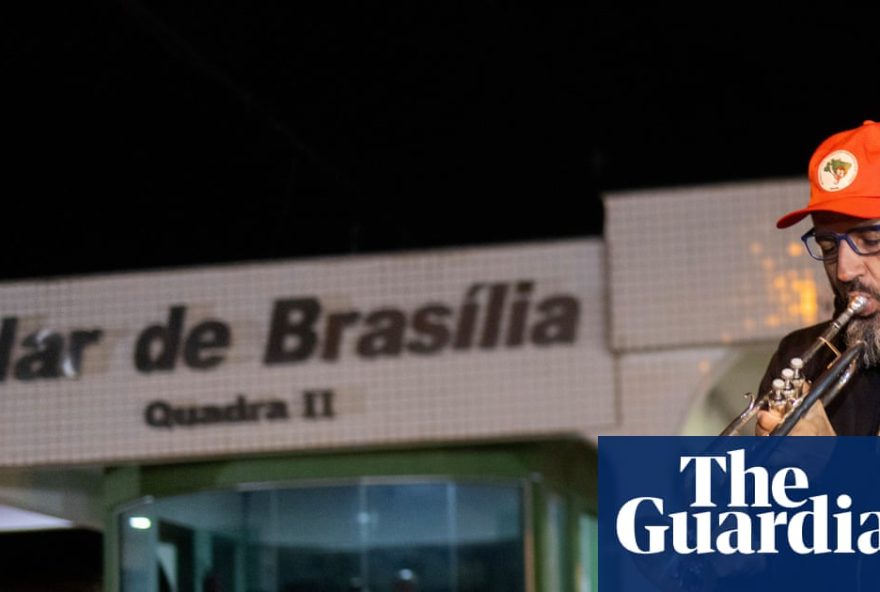 fabiano-leitao3A-o-trompetista-esperando-para-marcar-o-dia-do-julgamento-de-bolsonaro