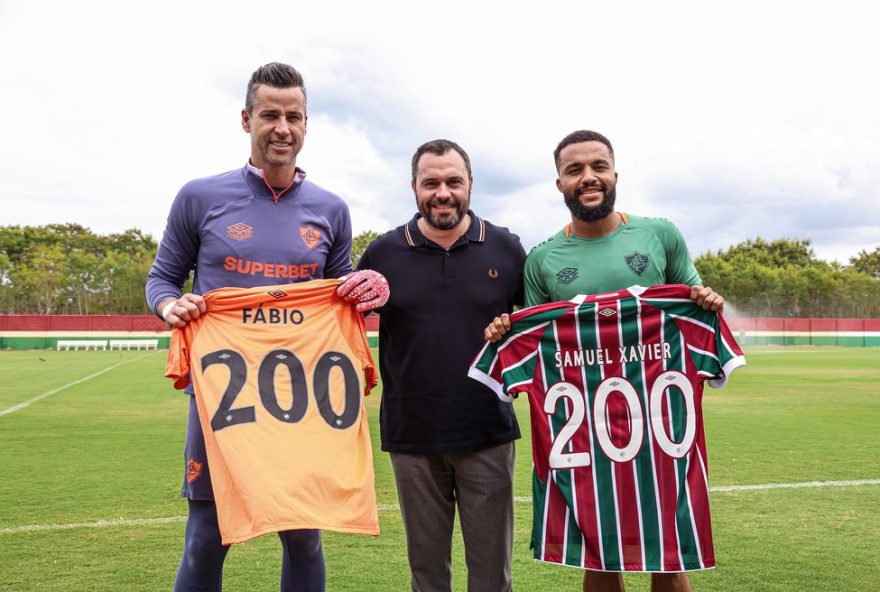 fabio-e-samuel-xavier-completam-200-jogos-e-recebem-homenagem-no-fluminense3A-confira-os-detalhes-e-prepare-se-para-o-proximo-desafio