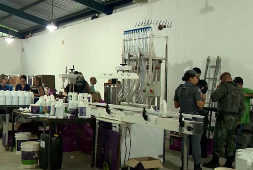 fabrica-clandestina-de-produtos-quimicos-e-fechada-em-amparo3A-irregularidades-preocupam-autoridades fabrica-clandestina-de-produtos-quimicos-e-fechada-em-amparo3A-irregularidades-preocupam-autoridades