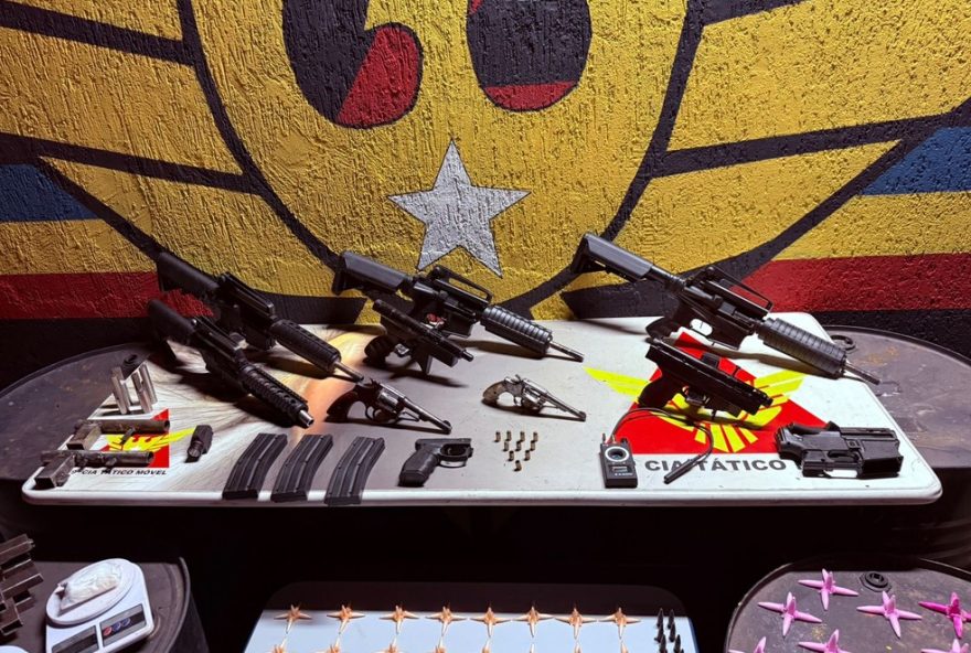 fabrica-de-armas-artesanais-com-carcaca-de-airsoft-e-fechada-em-bh3A-3-presos