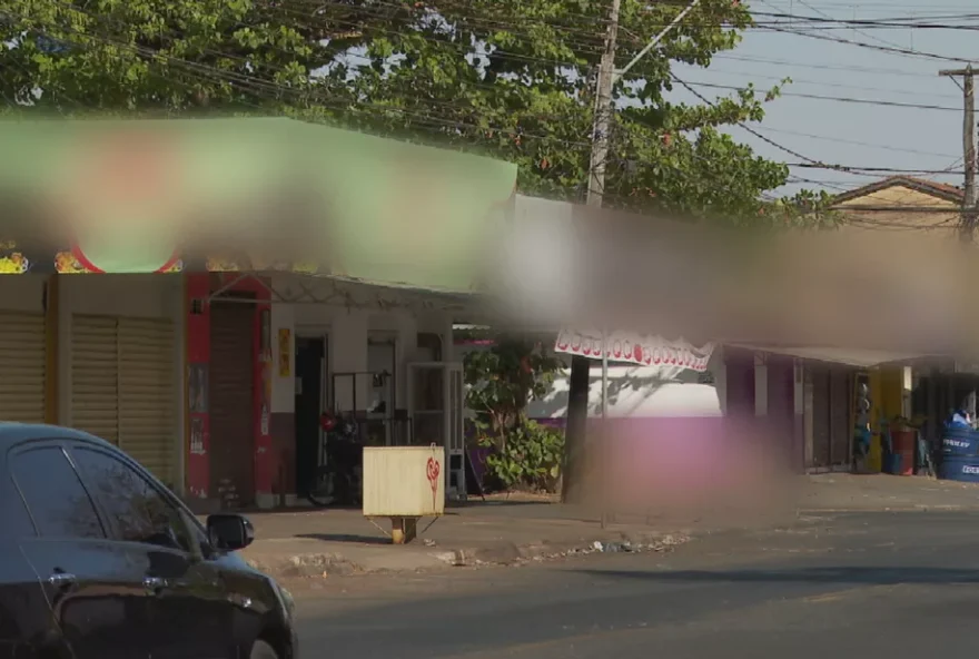 Foto mostra o restaurante onde a vítima foi atingida com uma facada na cabeça