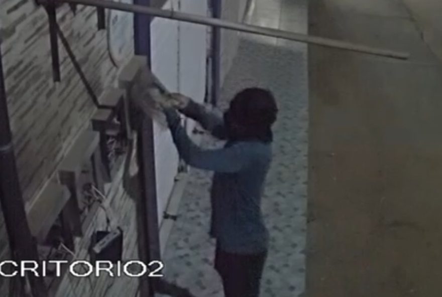 faccao-ataca-operadora-de-internet-no-ceara-em-tentativa-de-monopolizar-servico faccao-ataca-operadora-de-internet-no-ceara-em-tentativa-de-monopolizar-servico