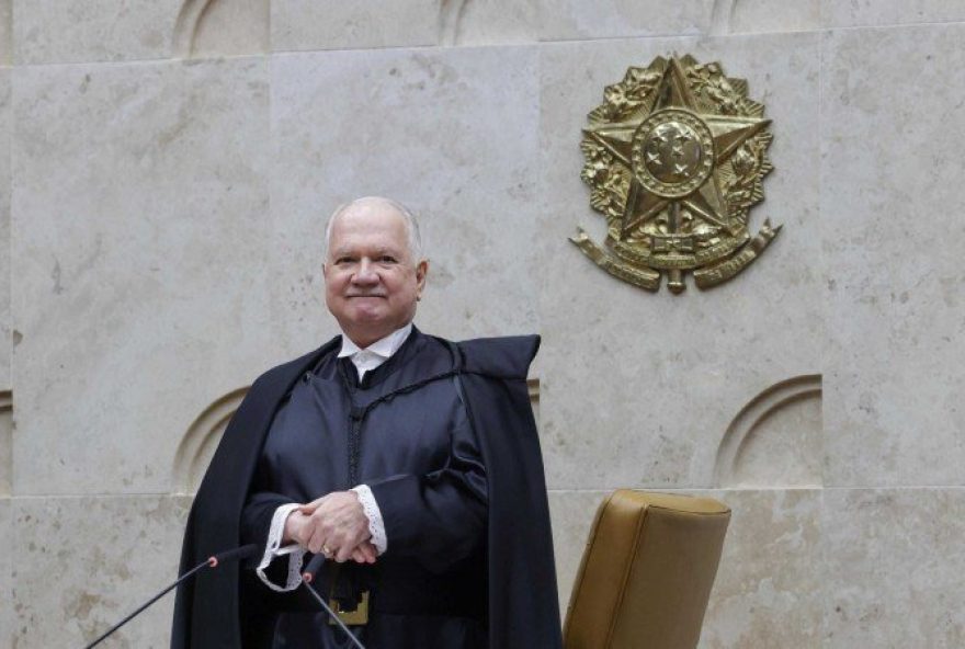 fachin-volta-a-brasilia-para-conter-crise-no-stf-em-inquerito-do-banco-master fachin-volta-a-brasilia-para-conter-crise-no-stf-em-inquerito-do-banco-master