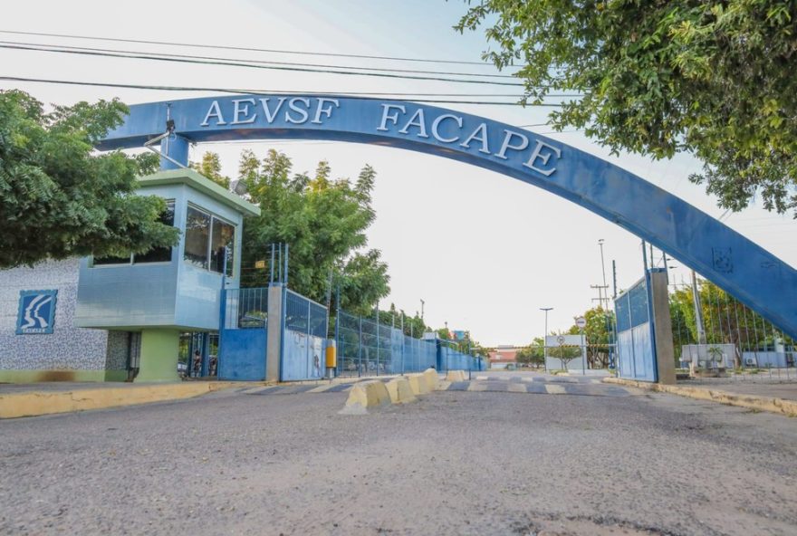 faculdade-de-petrolina3A-inscricoes-abertas-para-processo-seletivo-com-salarios-de-ate-r246.7272C21
