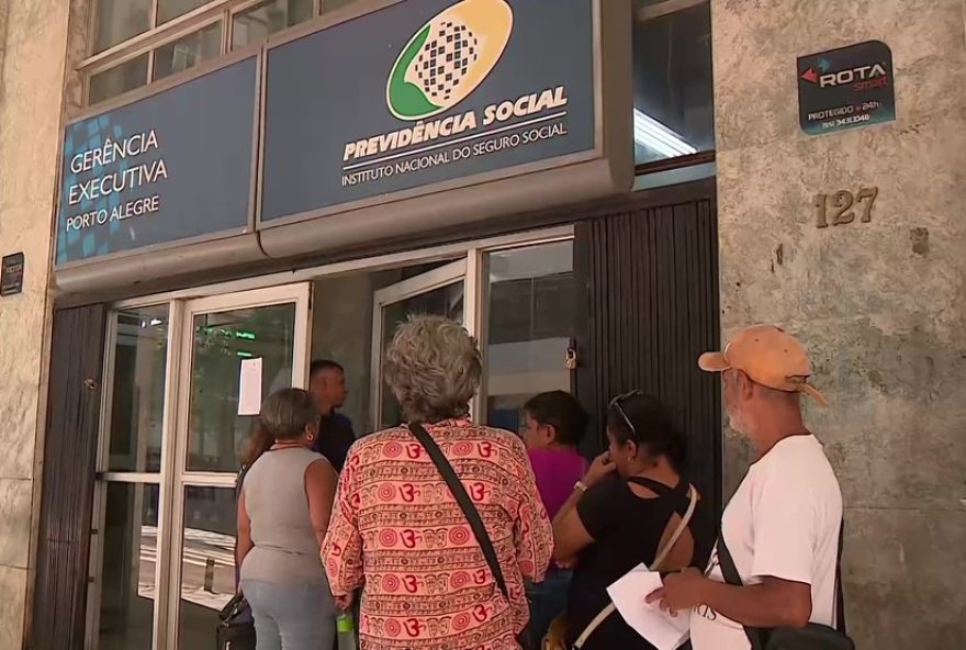 falha-de-sistema-no-inss-gera-caos-em-agencia-de-porto-alegre3A-confusao2C-filas-e-revolta falha-de-sistema-no-inss-gera-caos-em-agencia-de-porto-alegre3A-confusao2C-filas-e-revolta