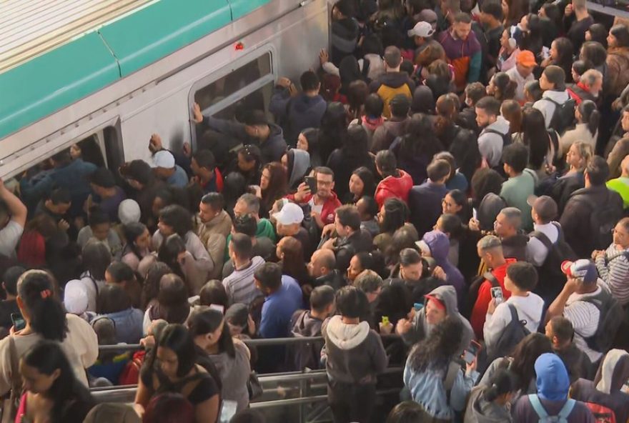 falha-na-rede-aerea-causa-lentidao-na-linha-9-esmeralda-da-viamobilidade3A-equipe-age-rapido-para-resolver-o-problema