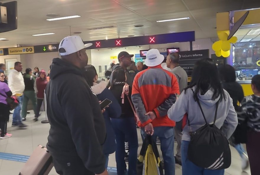 falha-no-sistema-de-sinalizacao-impacta-operacao-da-linha-4-amarela-do-metro-em-sp