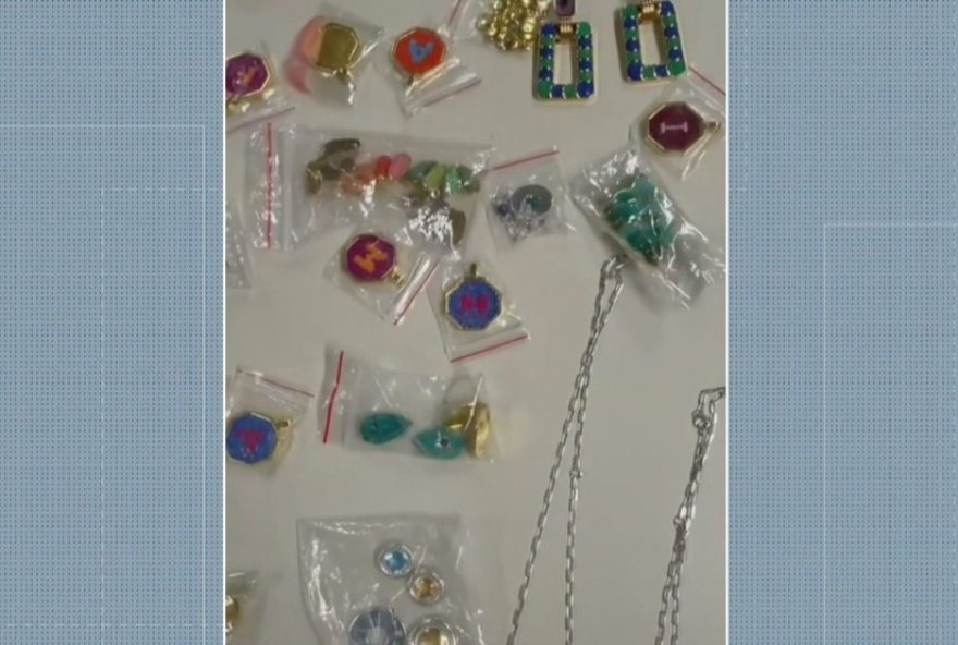 falso-entregador-furta-joias-de-shopping-no-leblon3B-policia-recupera-material-de-r2460-mil