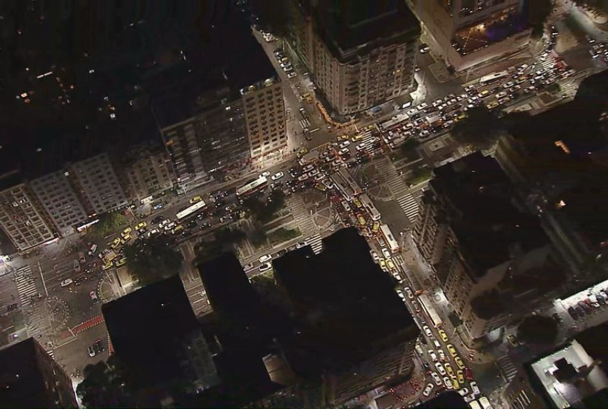 falta-de-energia-atinge-copacabana-e-leme3A-moradores-e-comerciantes-enfrentam-transtornos-light-mobiliza-equipes-tecnicas falta-de-energia-atinge-copacabana-e-leme3A-moradores-e-comerciantes-enfrentam-transtornos-light-mobiliza-equipes-tecnicas