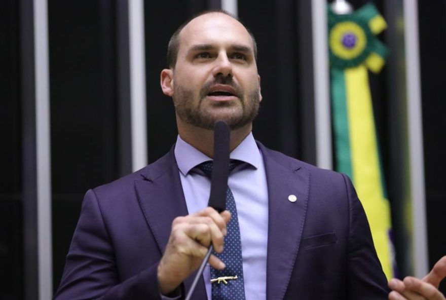 faltas-de-eduardo-bolsonaro-alimentam-certeza-de-cassacao-entre-aliados-de-hugo-motta