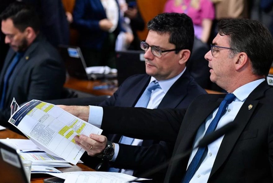 familia-bolsonaro-e-moro-ensaiam-nova-alianca-em-cenario-politico-de-2022 familia-bolsonaro-e-moro-ensaiam-nova-alianca-em-cenario-politico-de-2022