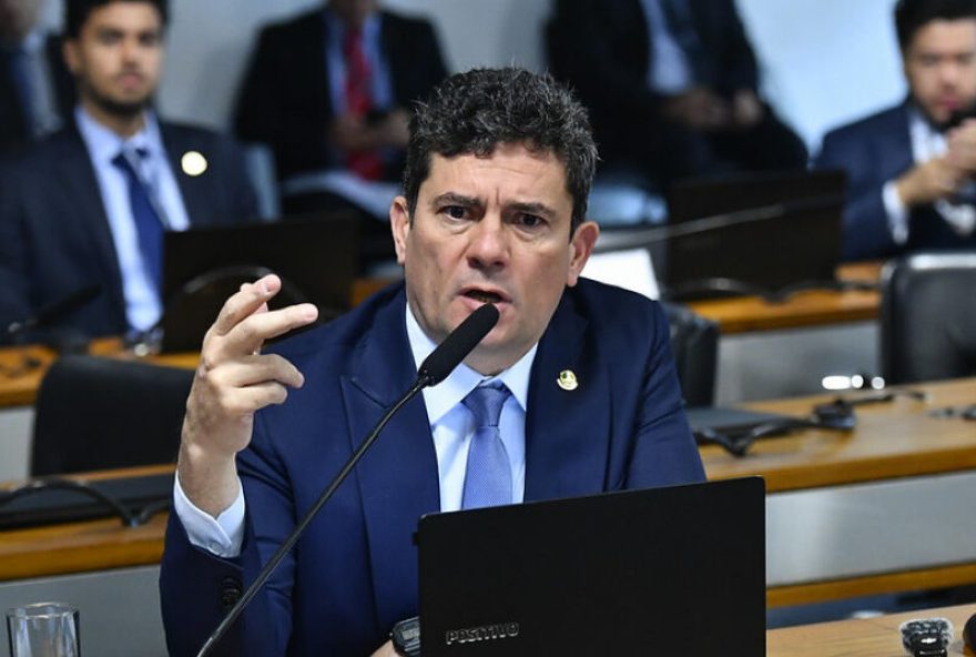 familia-bolsonaro-e-moro-ensaiam-nova-alianca-para-2022 familia-bolsonaro-e-moro-ensaiam-nova-alianca-para-2022