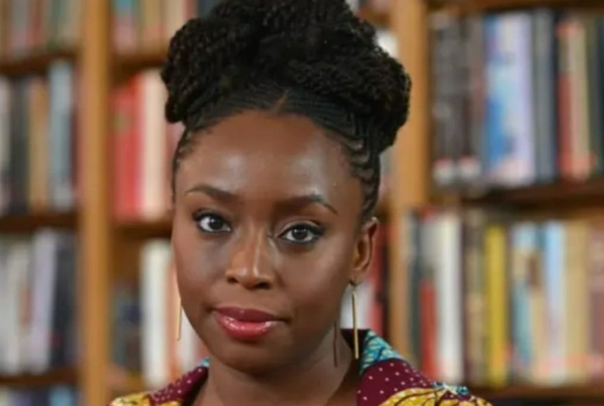 familia-da-escritora-chimamanda-ngozi-acusa-hospital-de-negligencia3A-morte-do-filho-de-21-meses-em-polemica.-saiba-mais familia-da-escritora-chimamanda-ngozi-acusa-hospital-de-negligencia3A-morte-do-filho-de-21-meses-em-polemica.-saiba-mais