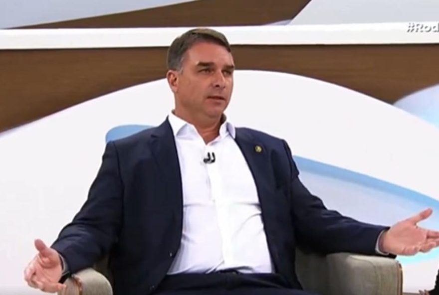 familia-de-flavio-bolsonaro-e-alvo-de-assalto-com-ameacas-armadas