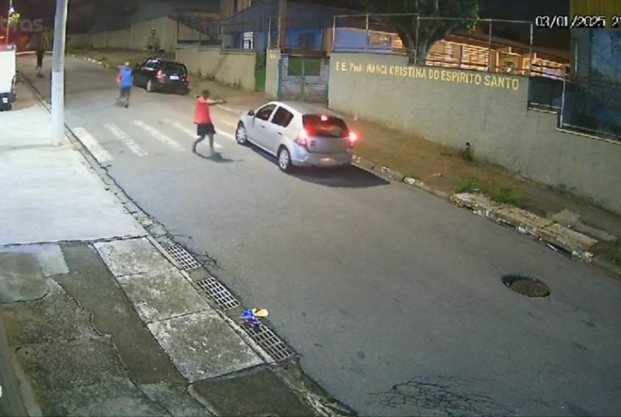 familia-e-rendida-em-rua-de-poa2C-tem-carro-roubado-e-recuperacao-bem-sucedida