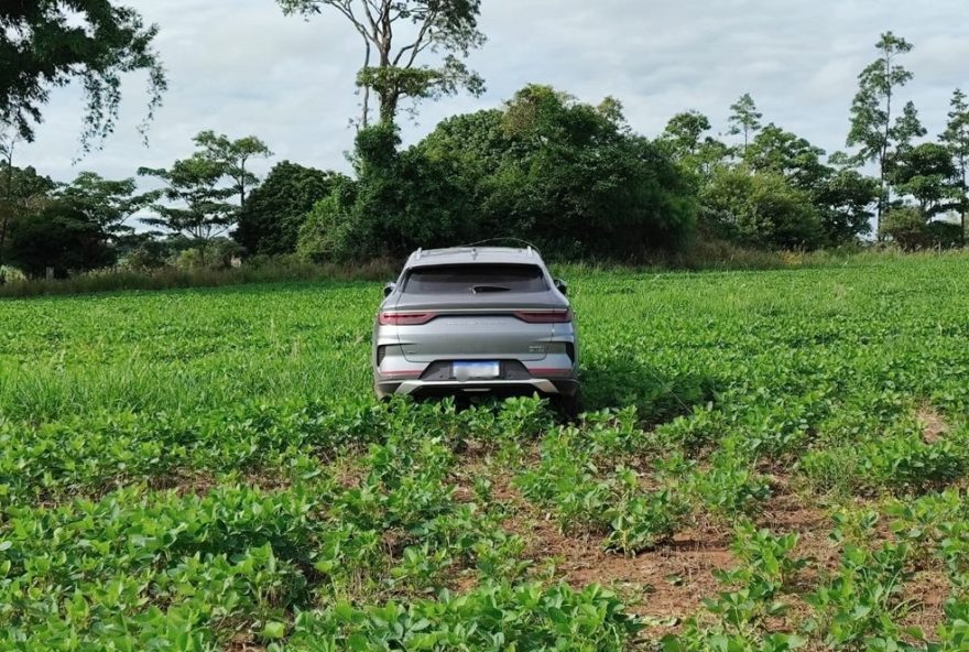 familia-e-rendida-por-criminosos-armados-em-boituva3A-roubo-de-r24-43-mil-e-carro-levado