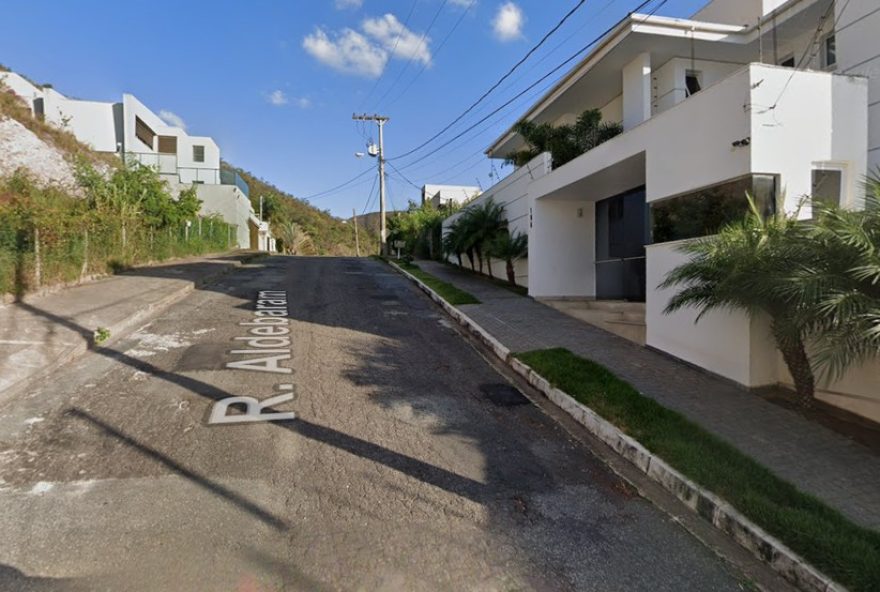 familia-e-rendida-por-homens-durante-entrega-de-pizza-em-bh3A-um-preso familia-e-rendida-por-homens-durante-entrega-de-pizza-em-bh3A-um-preso