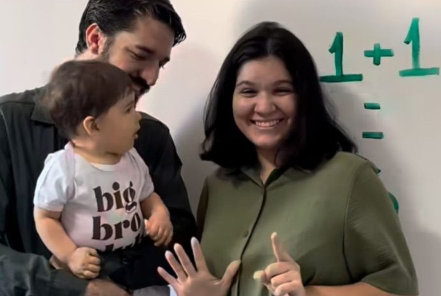 familia-registra-reacoes-emocionantes-ao-anunciar-chegada-de-trigemeos3B-video-viraliza