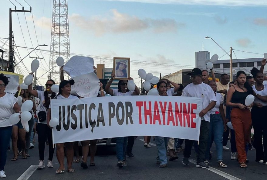 familiares-e-amigos-de-thayanne-mendonca-realizam-protesto-por-justica-e-investigacao-em-sao-luis3A-caso-de-negligencia-medica