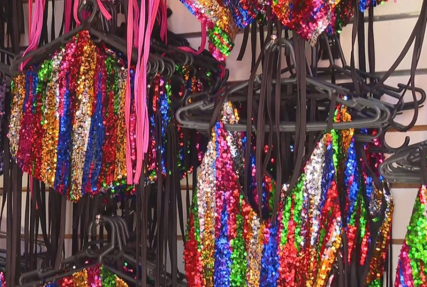 fantasia-por-r24-50-na-saara3A-desafio-de-carnaval-no-rj1-de-economize-e-arrase fantasia-por-r24-50-na-saara3A-desafio-de-carnaval-no-rj1-de-economize-e-arrase