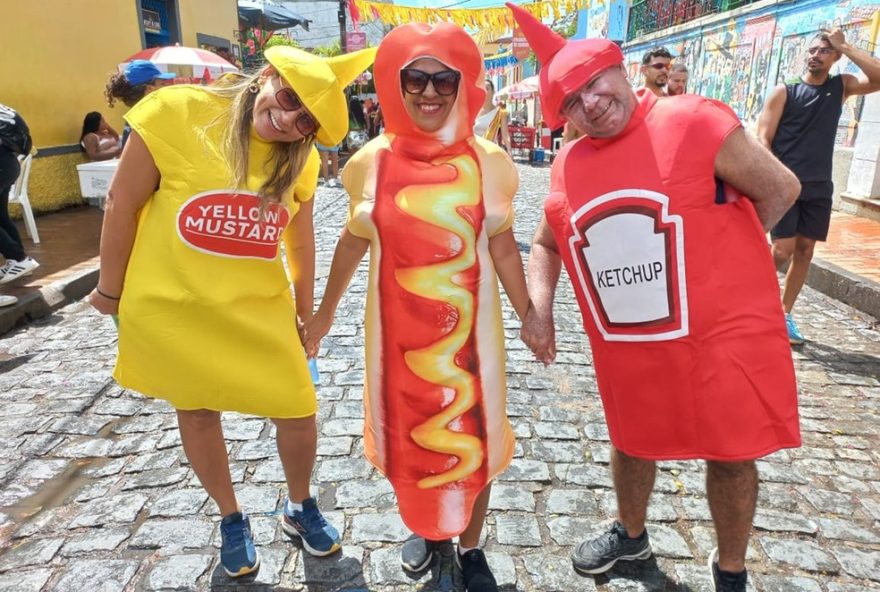 fantasias-gastronomicas-tomam-conta-do-carnaval-de-olinda3A-cuscuz-com-ovo2C-ketchup2C-carne-e-mais fantasias-gastronomicas-tomam-conta-do-carnaval-de-olinda3A-cuscuz-com-ovo2C-ketchup2C-carne-e-mais