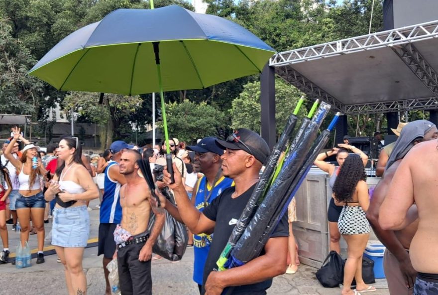 fas-enfrentam-calor-intenso-para-curtir-show-de-joao-gomes-na-lapa-rio-de-janeiro fas-enfrentam-calor-intenso-para-curtir-show-de-joao-gomes-na-lapa-rio-de-janeiro