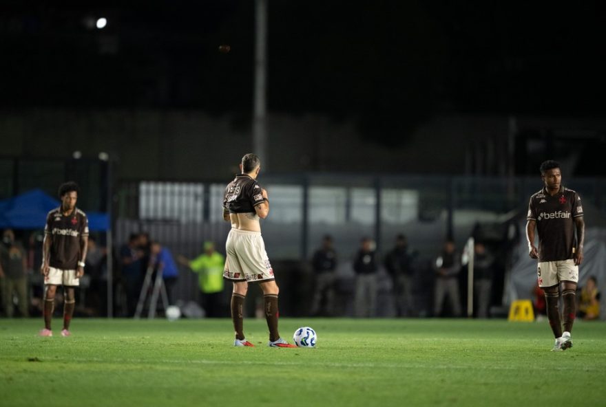 fase-ruim-do-vasco-no-brasileirao3A-pobreza-ofensiva-refletida-em-apenas-6-chutes-certos-no-gol-em-3-jogos RJ - RIO DE JANEIRO - 08/11/2025 - BRASILEIRO A 2025, VASCO X JUVENTUDE - Vegetti jogador do Vasco durante partida contra o Juventude no estadio Sao Januario pelo campeonato Brasileiro A 2025. Foto: Jorge Rodrigues/AGIF