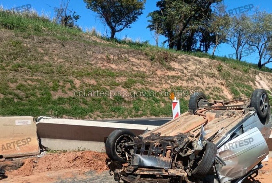 fatalidade-na-sp-310-em-rio-claro3A-carro-capota-e-deixa-uma-pessoa-morta
