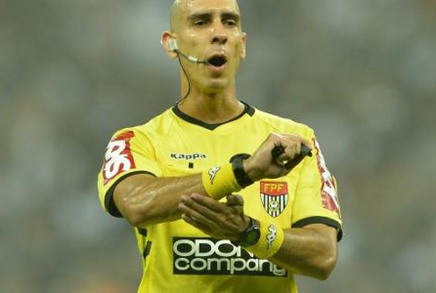 federacao-paulista-pune-arbitro-apos-erros-em-santos-x-corinthians federacao-paulista-pune-arbitro-apos-erros-em-santos-x-corinthians