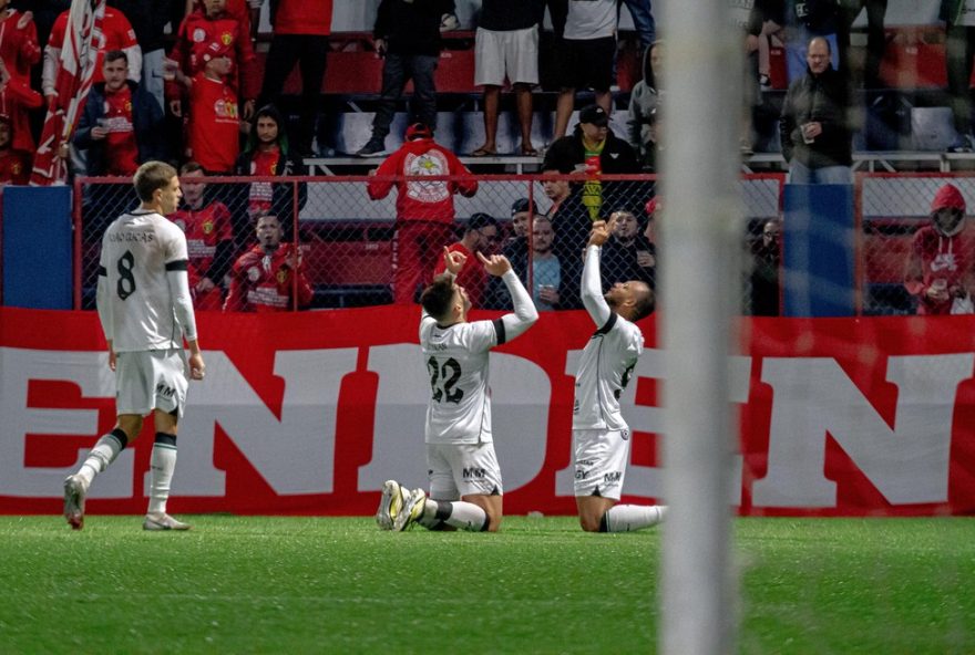 felipe-augusto-brilha-na-vitoria-do-figueirense-e-destaca-parceria-ofensiva-no-novo-time3A-confira